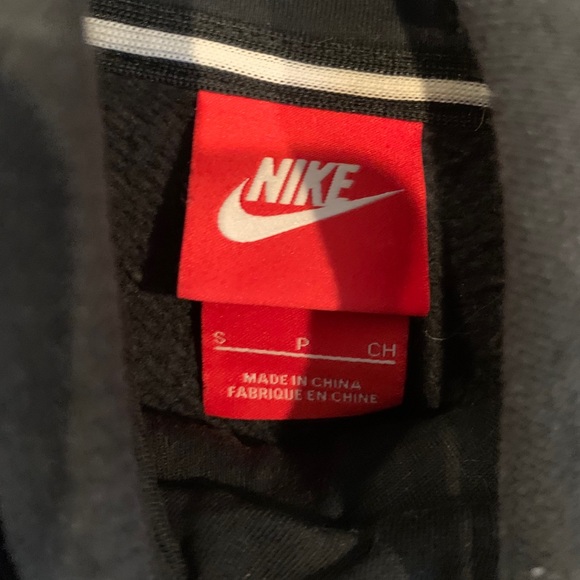 Women’s Nike pullover hoodie - Picture 2 of 2